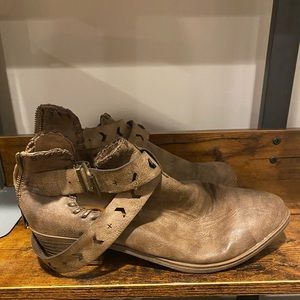 Rustic Size 10 boots